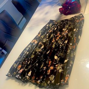 Banana Republic Floral Pleated skirt